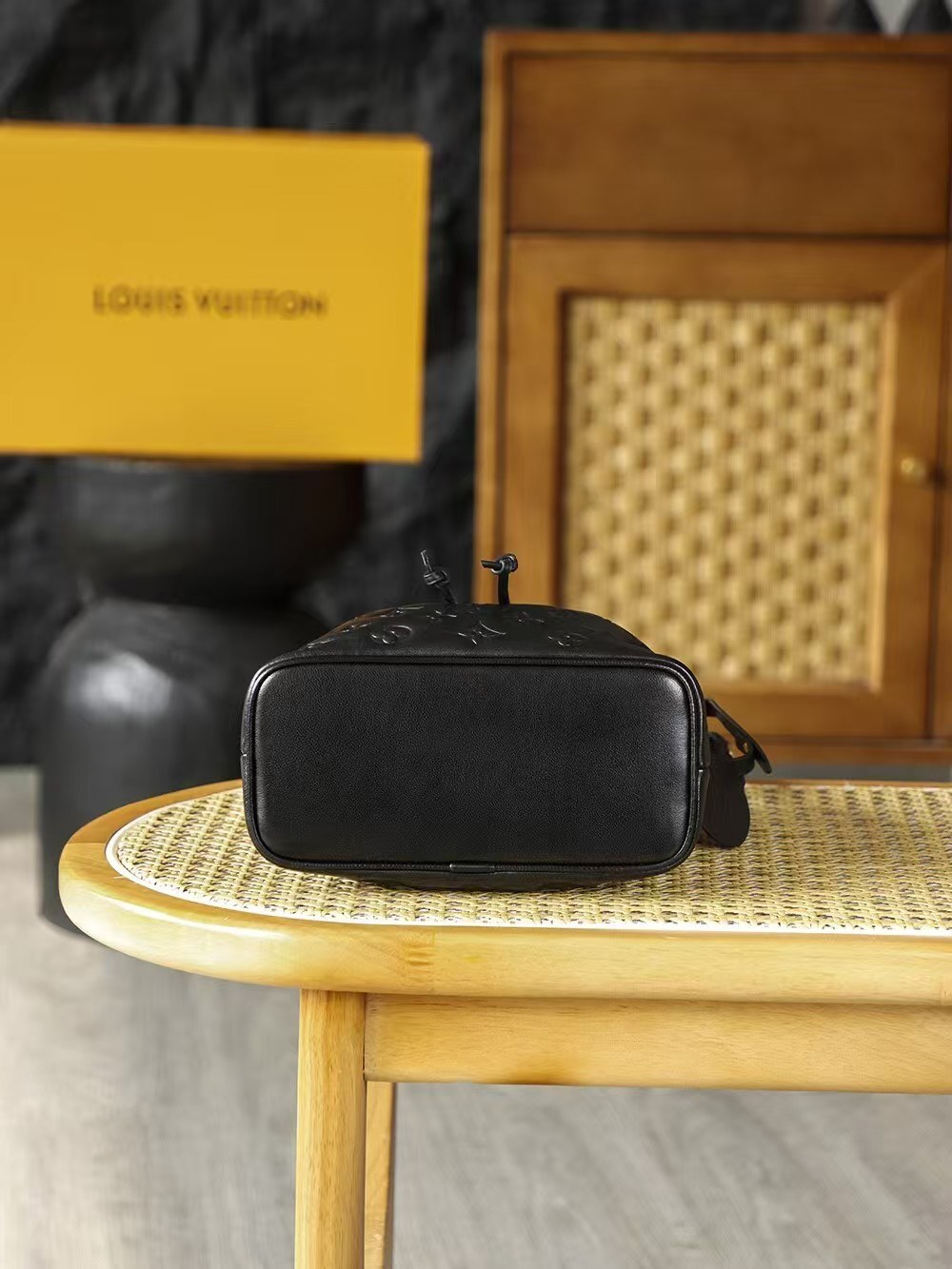 LOUIS VUITTON COUSSIN BUCKET BAG - Picture 5 of 8